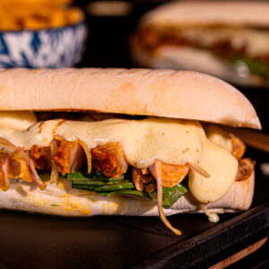 Sandwich de tocino y chorizo